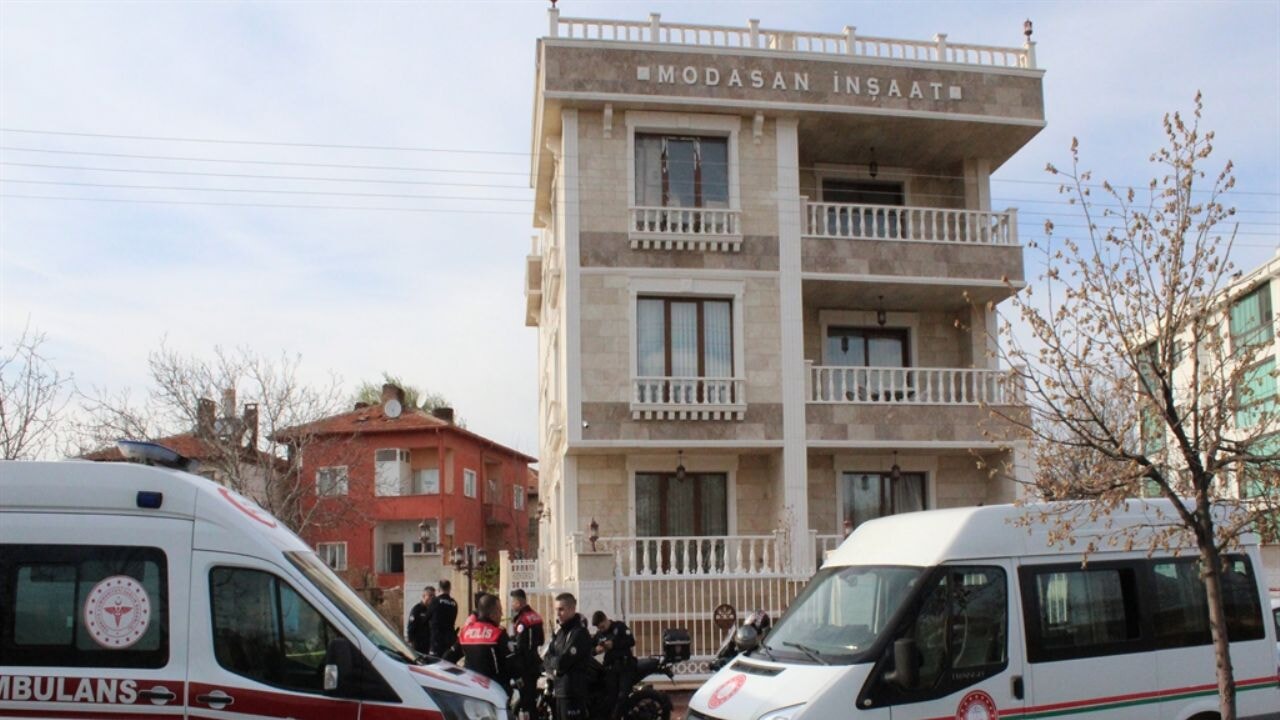 Emekli astsubay oğlunu odaya kilitledi, eşini öldürüp intihar etti