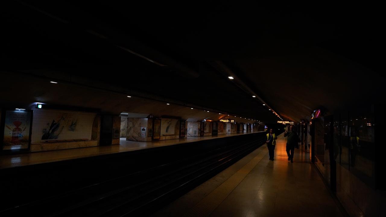 İspanya ve Portekiz'de milyonlarca kişiyi etkileyen geniş çaplı elektrik kesintisi yaşanıyor