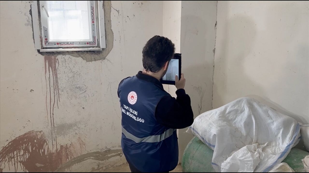 İstanbul'da 2 bin 928 az hasarlı bina tespit edildi
