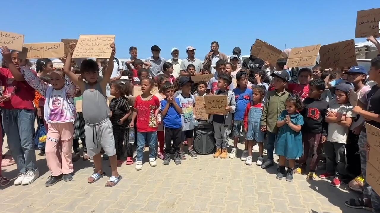 Gazzeli çocuklardan dünyaya 'açlıktan ölüyoruz' mesajı