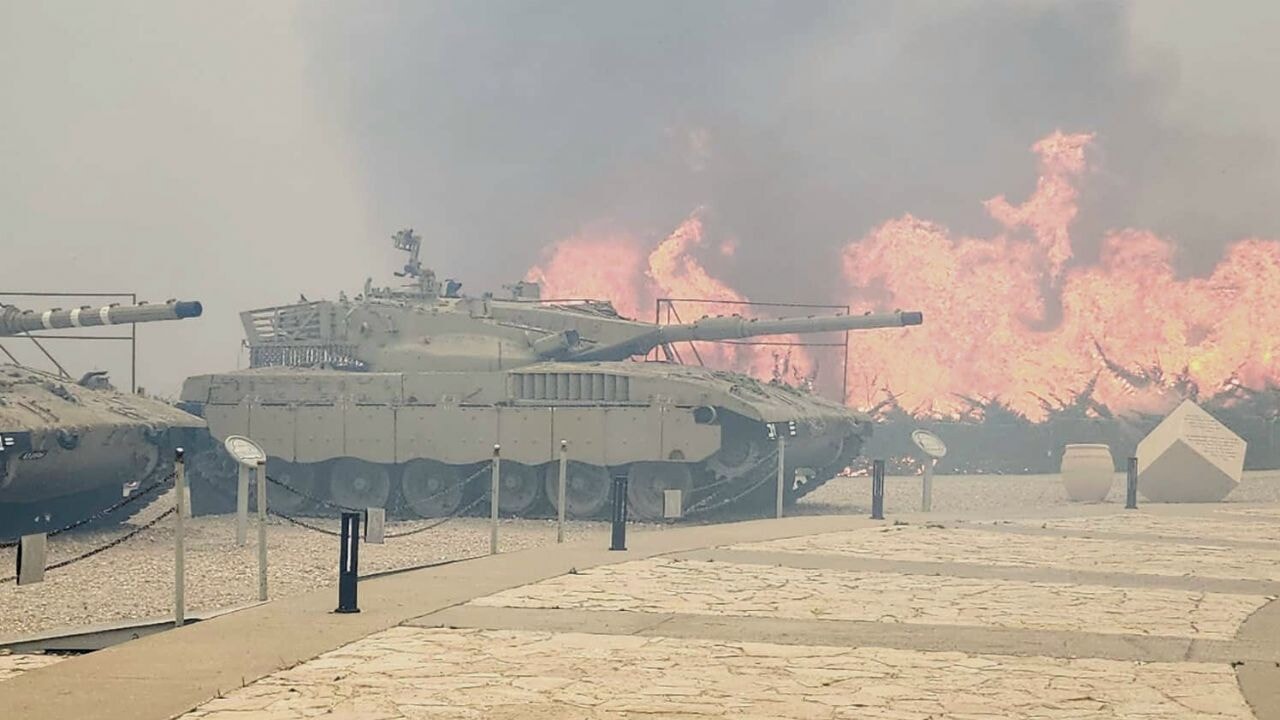 İsrail yanıyor: Alevler askeri üslere ulaştı, yardım çağrısı yapıldı