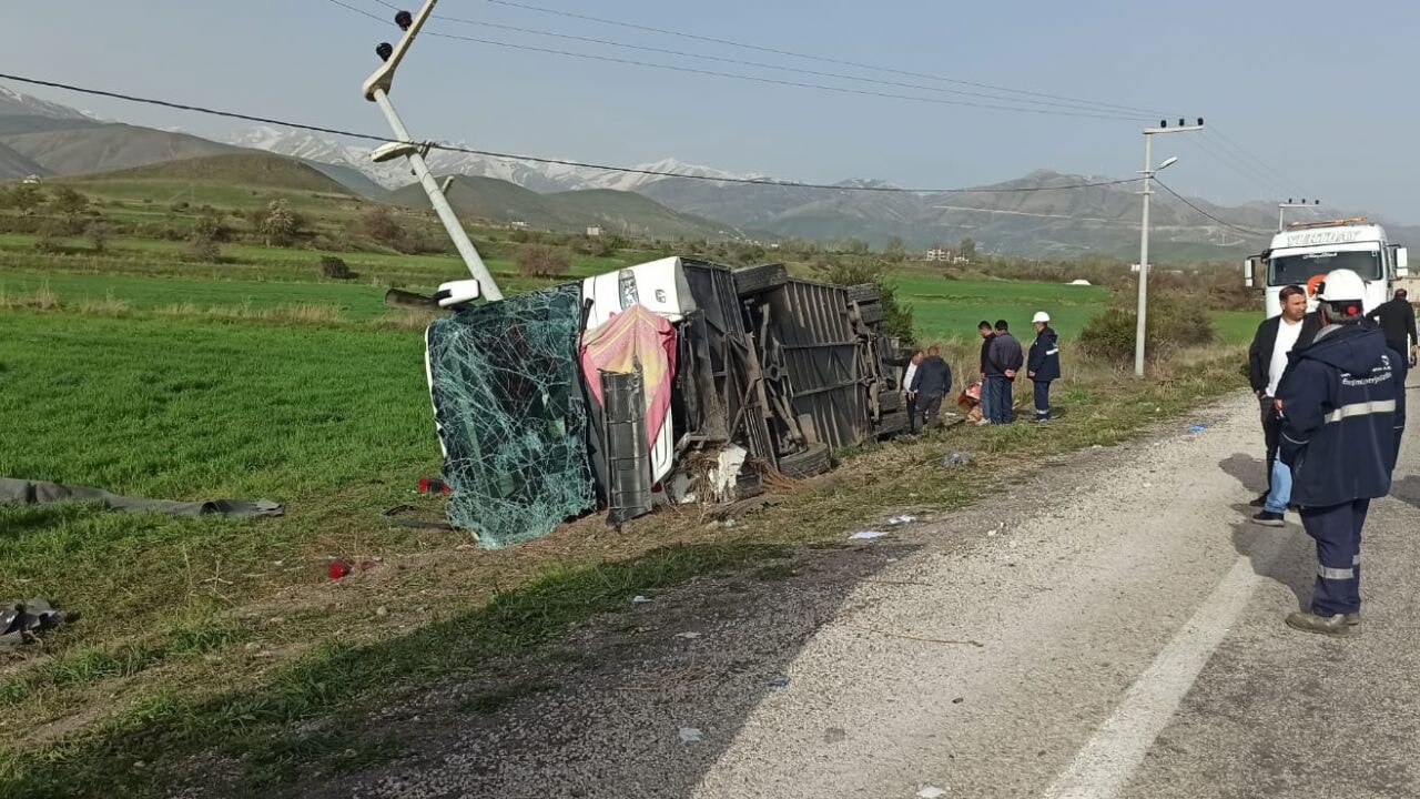 Van'da dehşet! Yolcu otobüsü devrildi