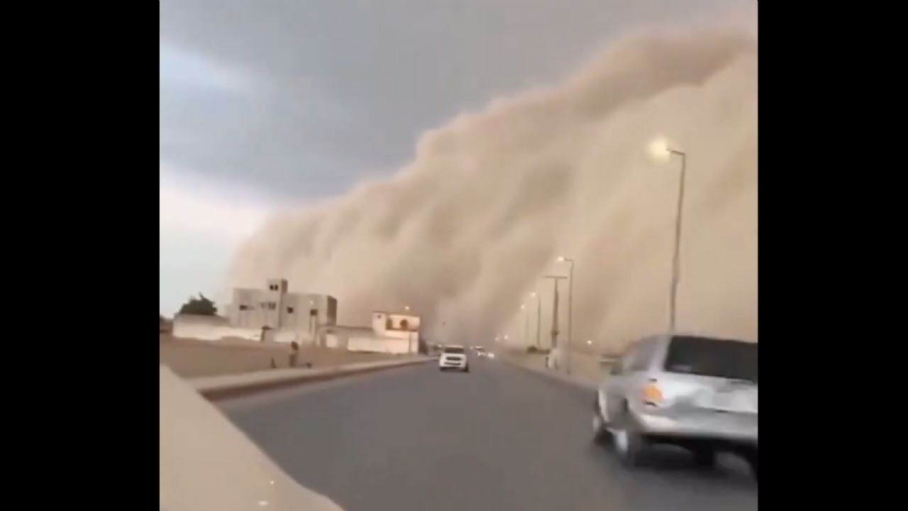 Arap ülkelerini kum fırtınası sardı!