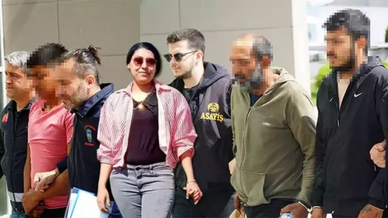 Yardıma çağırdığı komşusunu boğazından bıçakladı, ziynet eşyalarını aldı