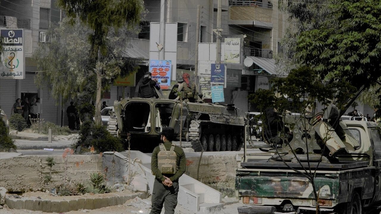 Şam'da Dürzi çatışmaları! Ceramane'de güvenlik güçleri konuşlandı