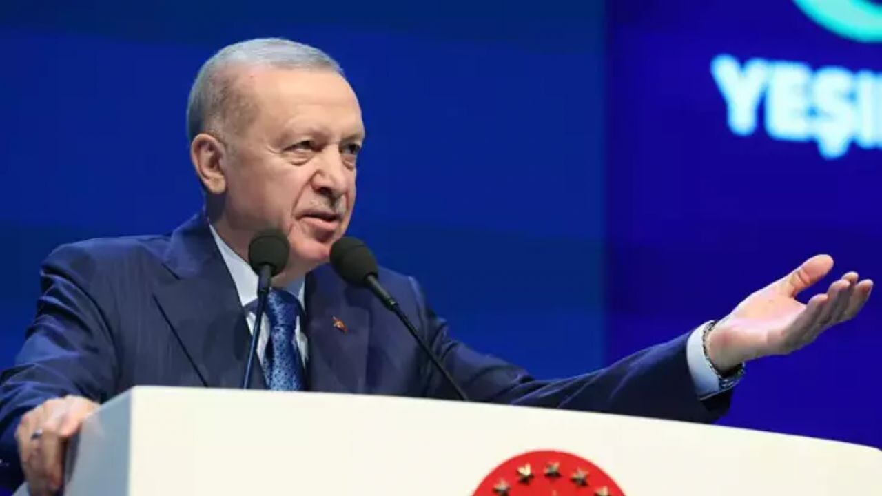 Cumhurbaşkanı'ndan çarpıcı çıkış! 'Otobüsle polis ezmeye kalkıyorlar'