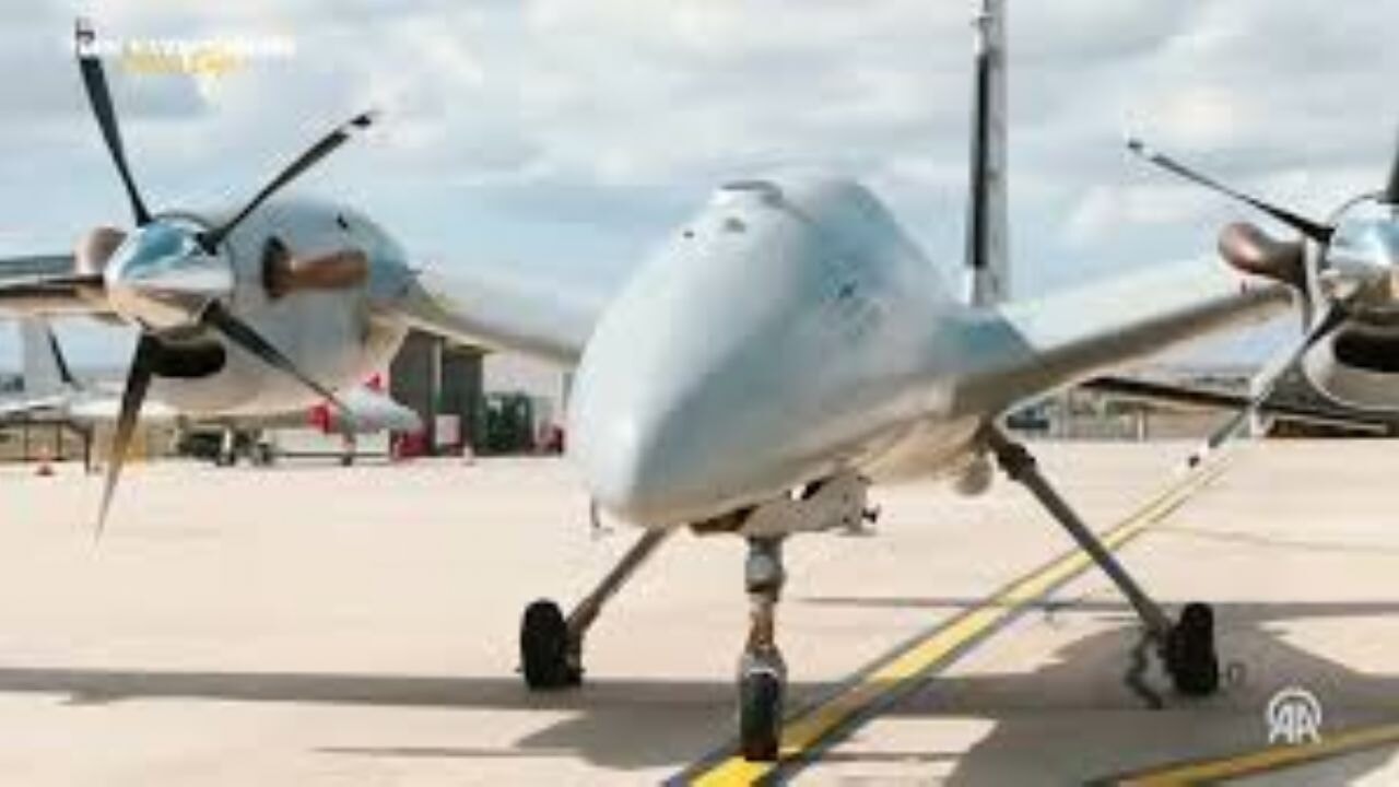 Bayraktar TB2 ve Özel Kuvvetler Helikopterinin Tahliye Uçuşu gösterisi