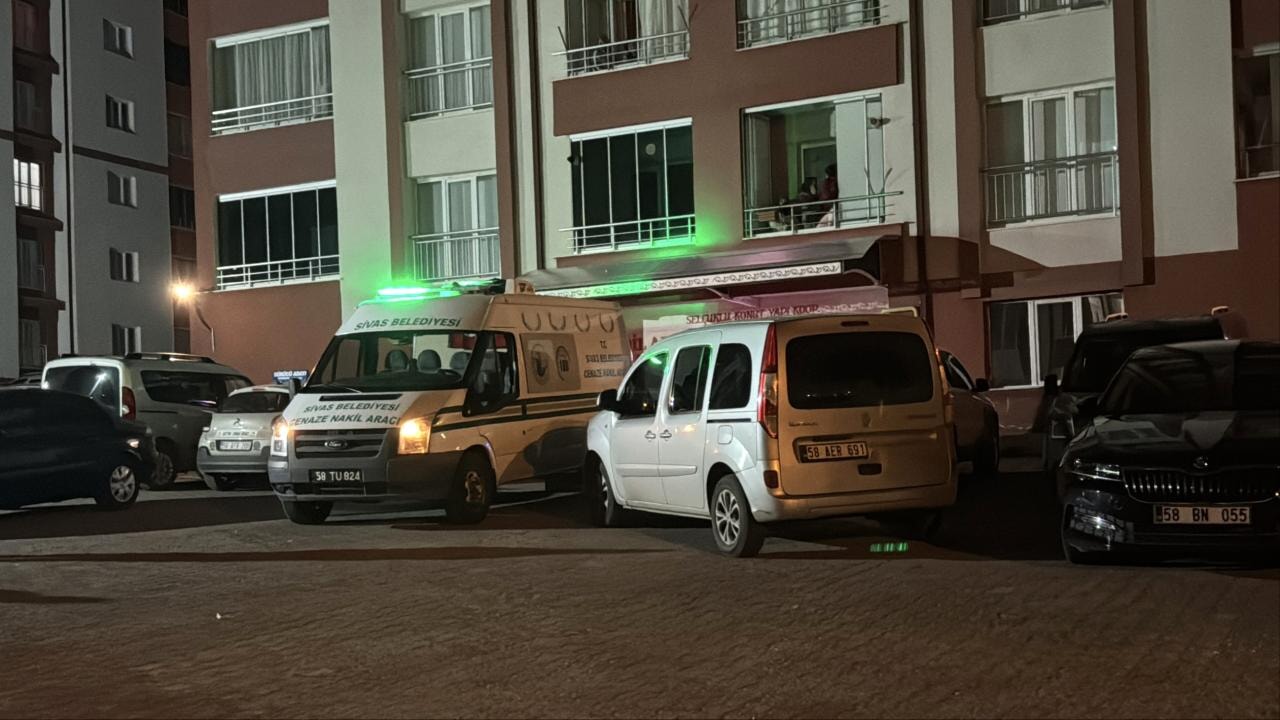 Sivas'ta vahşet! İki kardeşin evlerinde boğazları kesilmiş