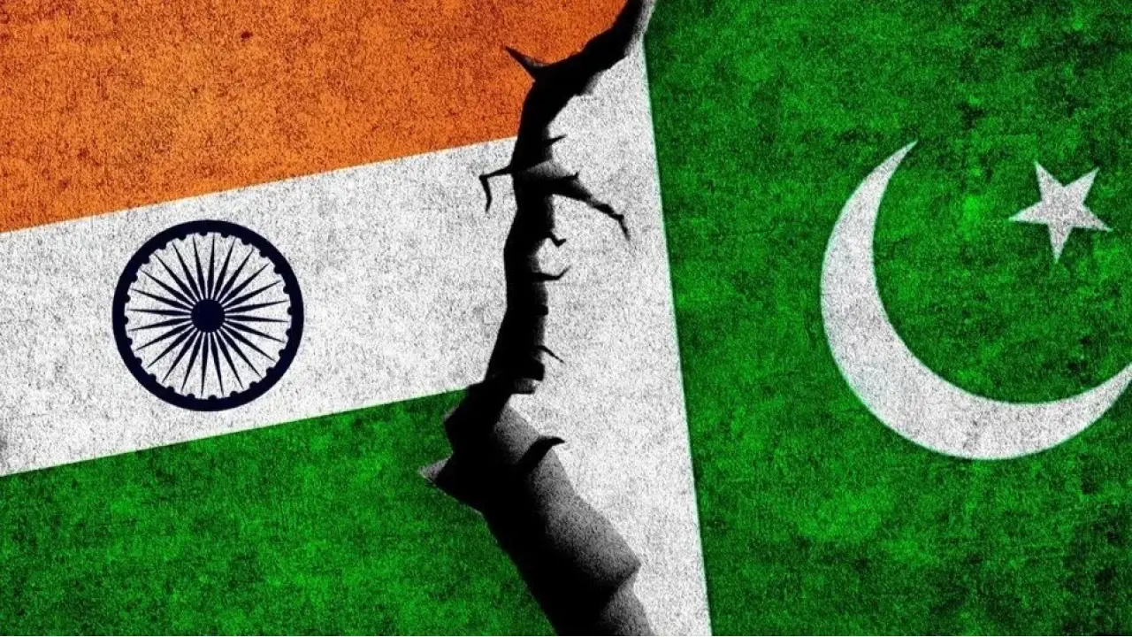 Hindistan, Pakistan'ı vurdu! Sınırda savaş!