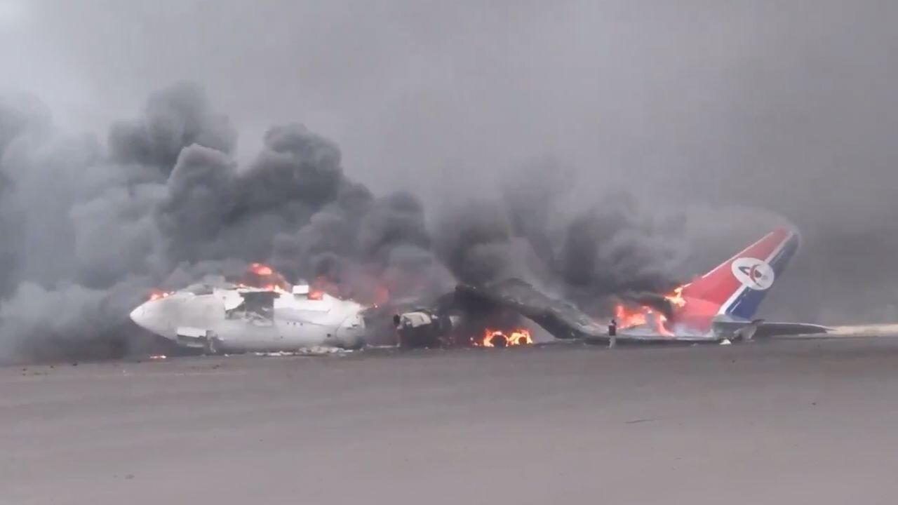 İsrail, Yemen (Sana) havalimanını yerle bir etti