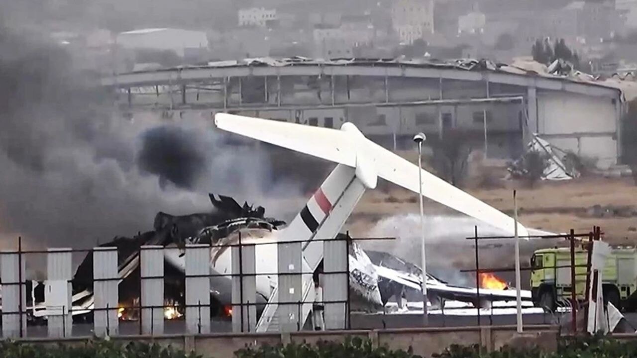 İsrail'in düzenlediği saldırı sonrası Sana Havalimanı