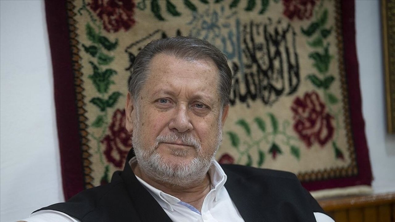 Ahmet Özhan: 'Bir parça dini metin okumak için insanlar saklanırlardı'