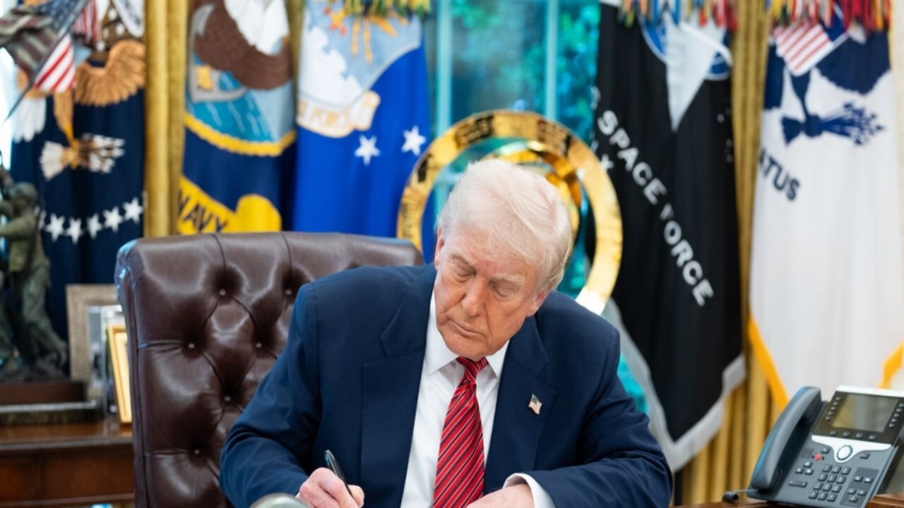 Trump, İngiltere ile yeni ticaret anlaşmasını duyurdu