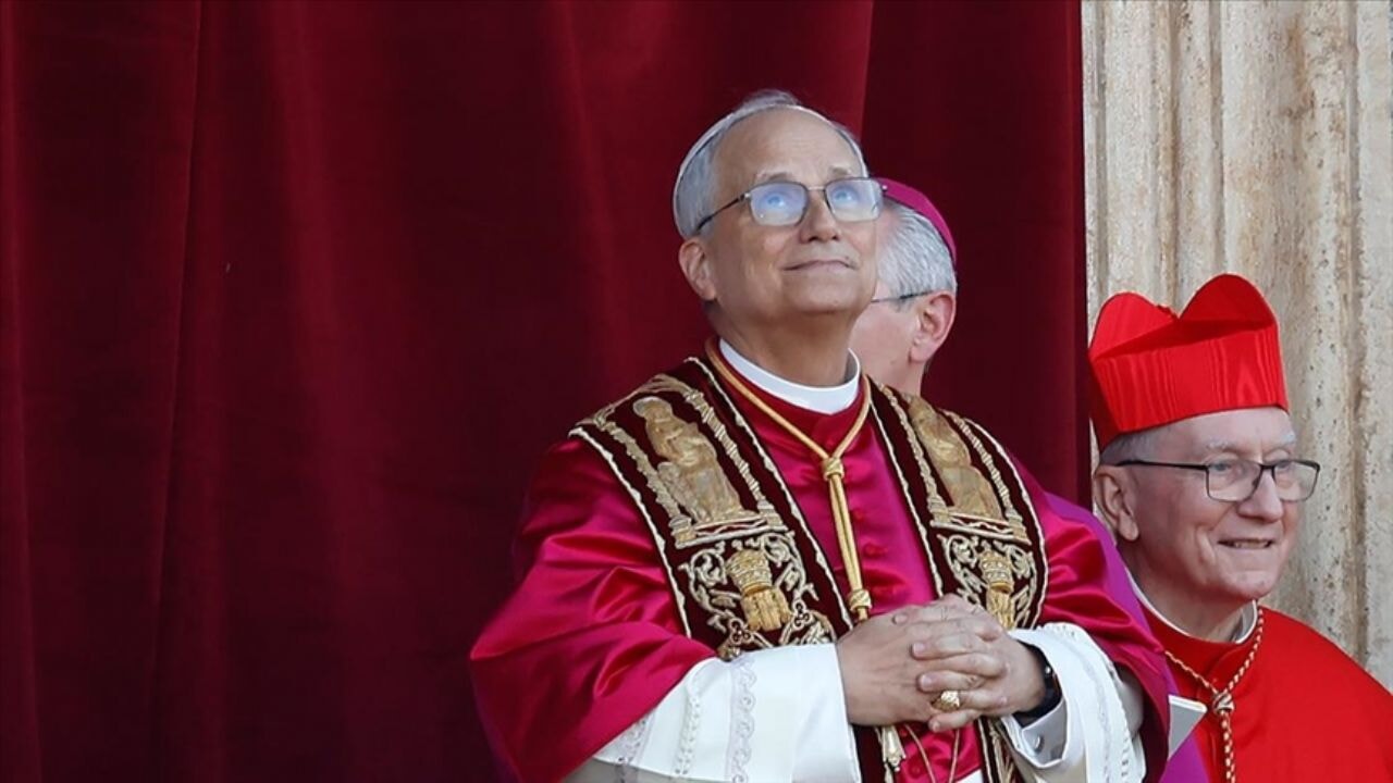 Yeni Papa'dan ilk açıklama ve dünyadan tebrik mesajları