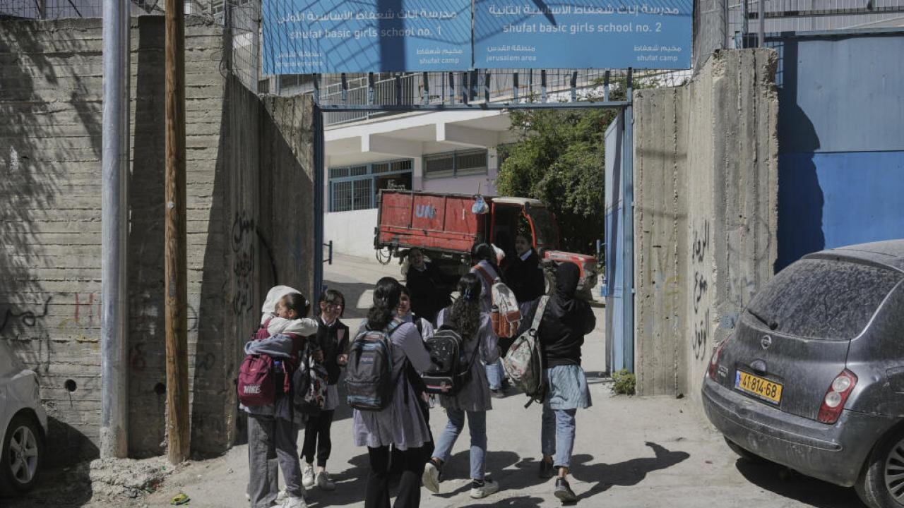 İsrail BM okullarını bastı, Filistinli çocukları sınıflardan kovdu