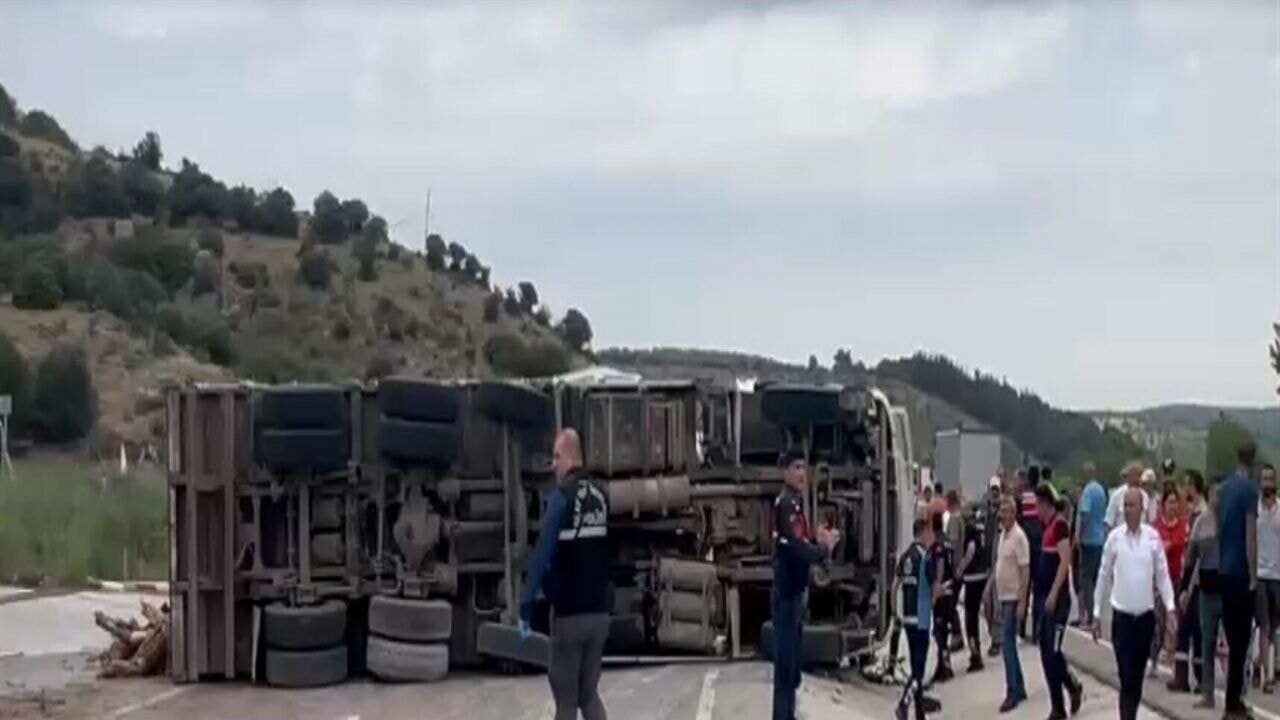 Çanakkale'de zincirleme kaza; ölü sayısı 8'e yükseldi