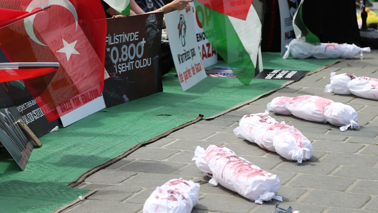 İstanbul'da kadınlardan Gazze'ye destek eylemi