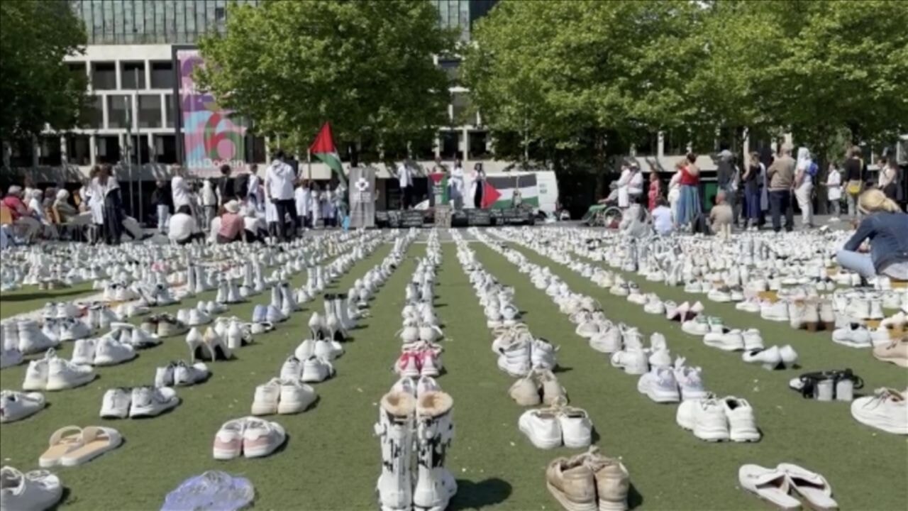 Soykırımı 1400 çift beyaz ayakkabı ile protesto ettiler