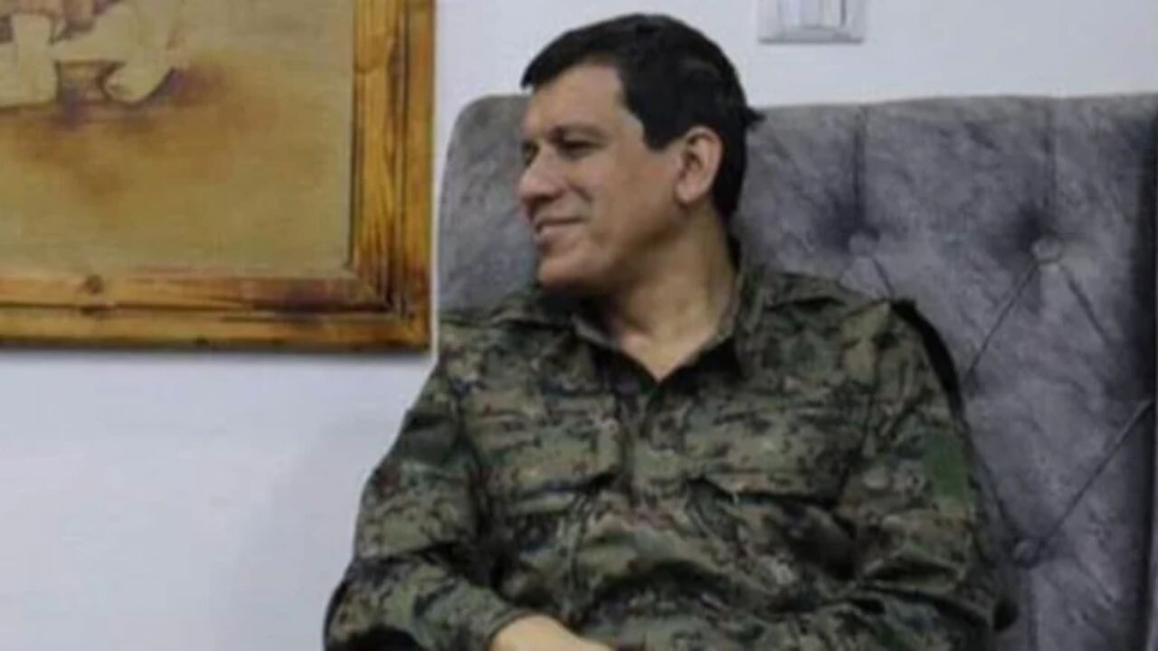 Kobani'de Kürtçe tabela zorunluluğu tartışma yarattı