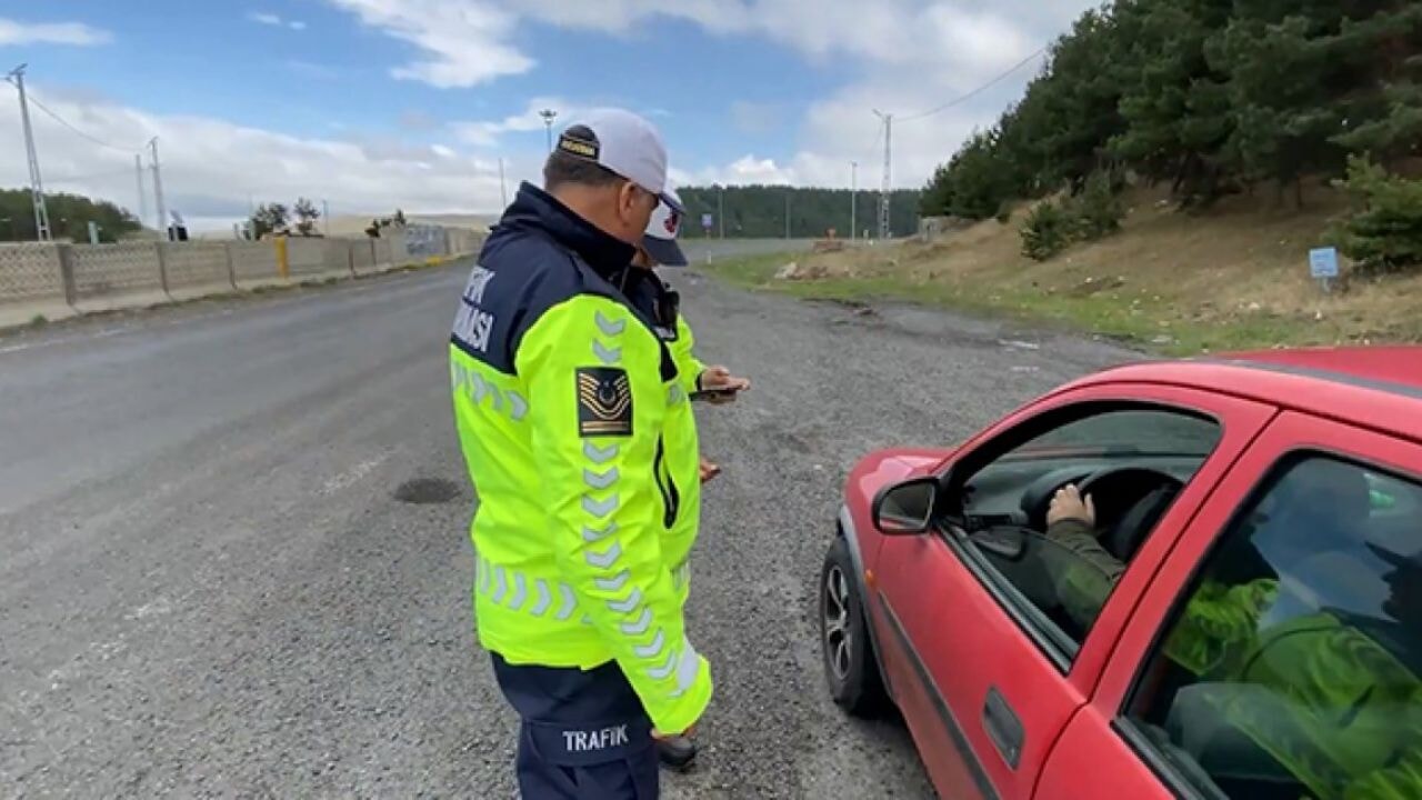 Yılın ilk 4 ayında ışık ihlali yapan 369 bin 457 sürücüye işlem yapıldı