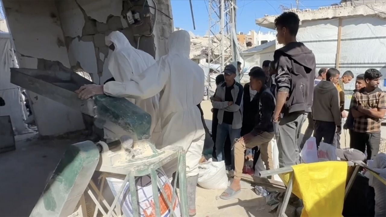 Filistin'de kıtlık!.. Un yerine bozuk hububat ekmeği...