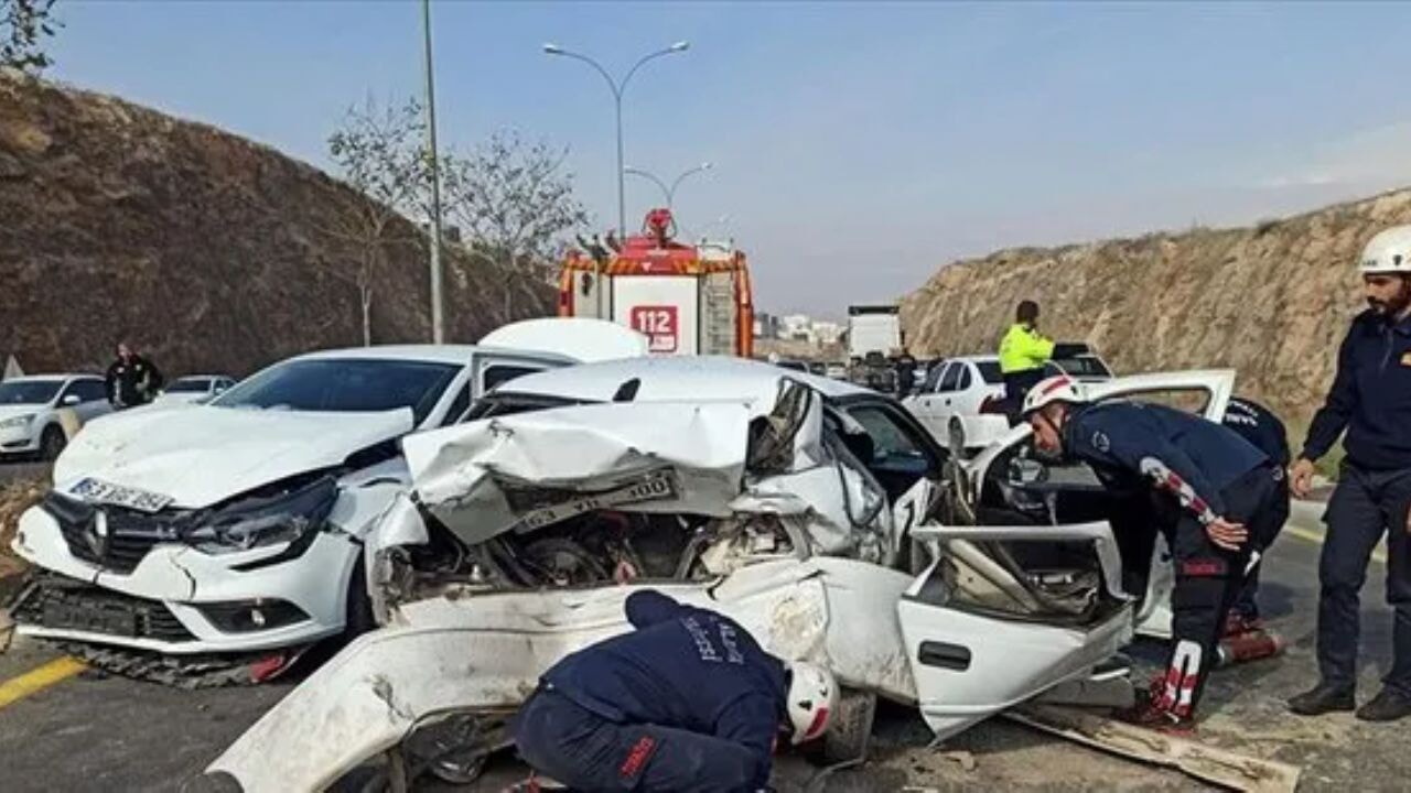 Şanlıurfa'da feci kaza: İki otomobil çarpıştı!