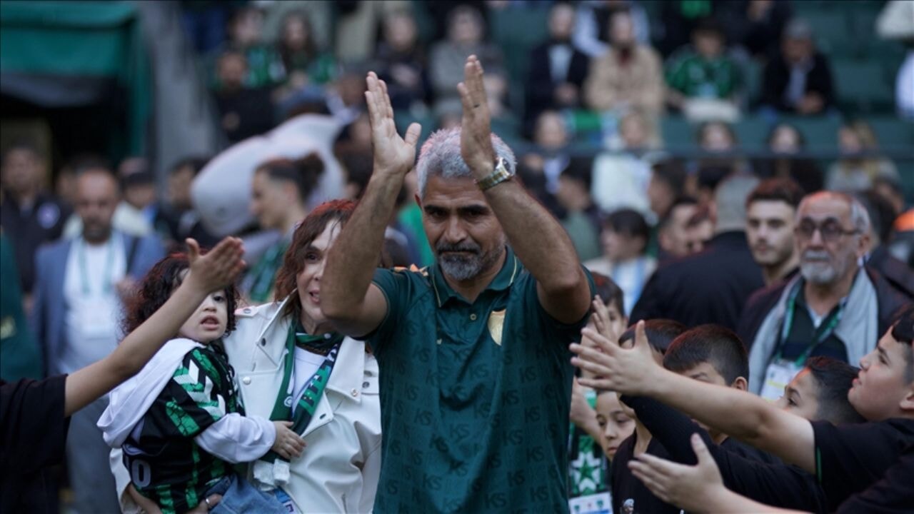 Süper Lig'e çıkan Kocaelispor'da İsmet Taşdemir veda etti