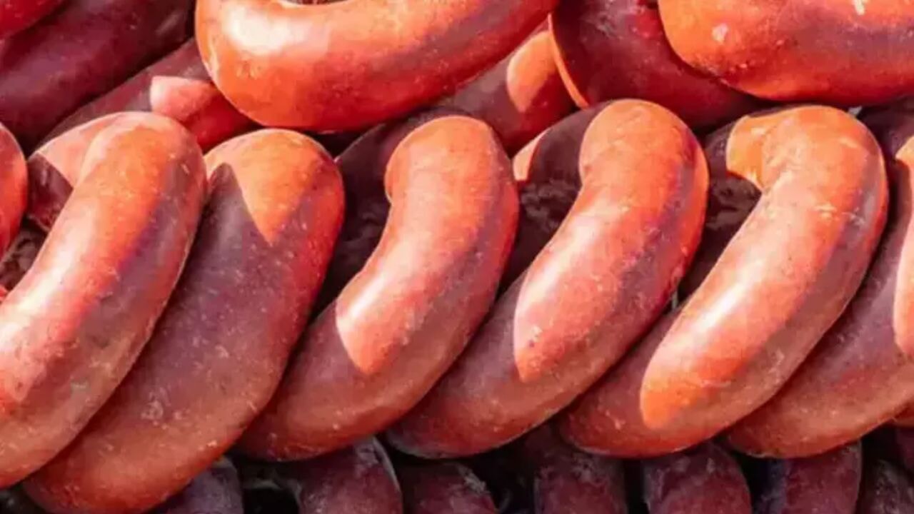 Ünlü sucuk markasında şok! Deri dokusu ve kanatlı eti tespit edildi