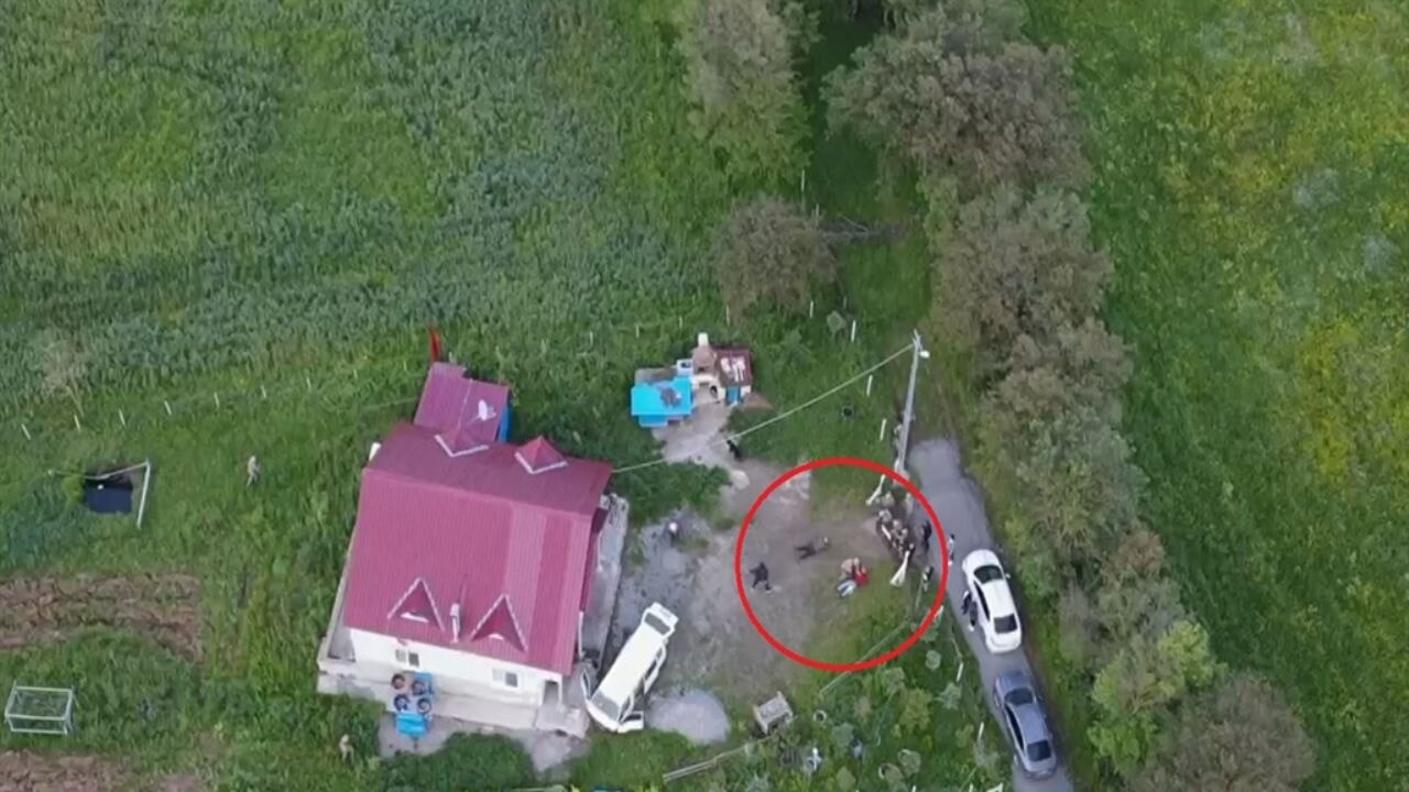 10 yıl hapisle aranan kişinin yakalanma anı görüntülendi