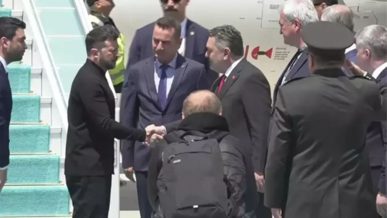 Ukrayna Devlet Başkanı Zelenskiy, Cumhurbaşkanı Erdoğan ile görüşmek üzere Ankara'ya geldi