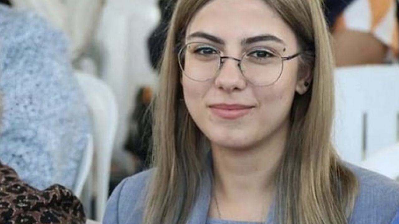 Esila Ayık tahliye oldu mu? Pankartta ne yazıyordu? Esila Ayık neden tutuklandı ve nasıl tahliye edildi?