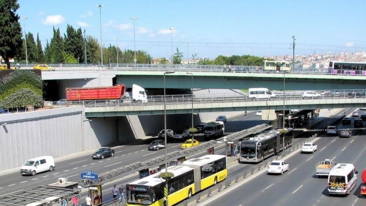 Metrobüs durağında uyuşturucu ticareti
