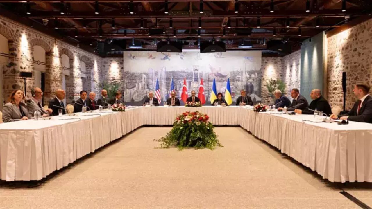 İstanbul'daki Türkiye-Rusya-Ukrayna zirvesinden detaylar