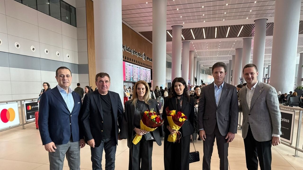 Hagi ve Popescu UEFA Kupası yıl dönümü için İstanbul'a geldi