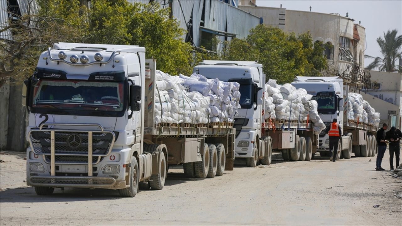 Gazze için son dakika gelişmesi: İsrail sınırlı gıda geçişine izin verdi