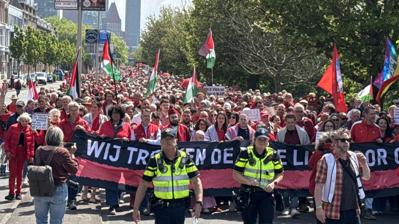 Hollanda'da 100 bin kişi, hükümetin İsrail politikasına karşı tepki gösterdi