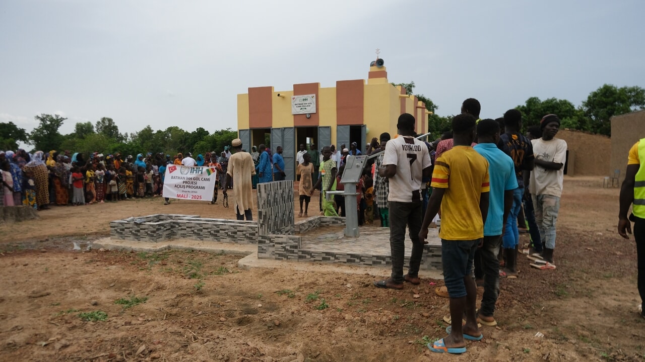 İHH Mali'de 2 cami ve 1 su kuyusu açtı