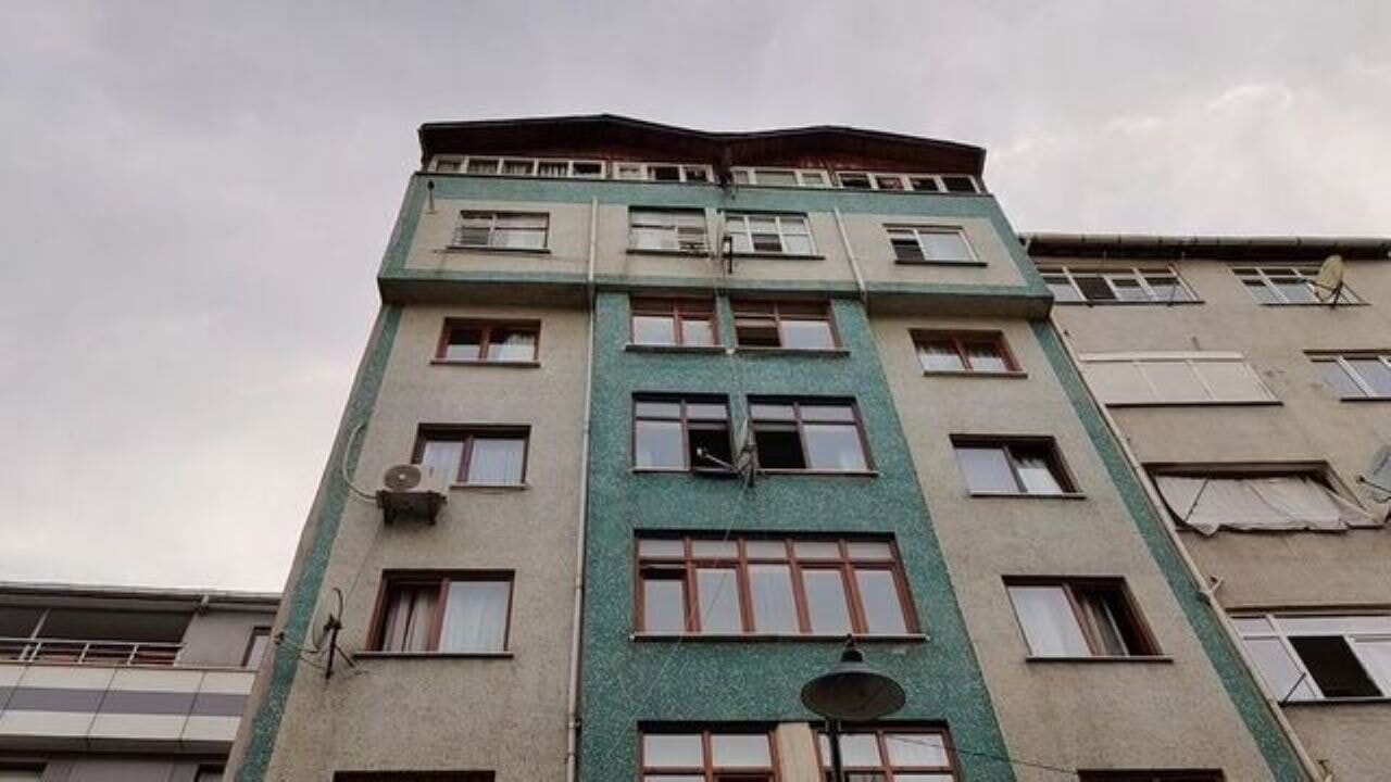 Şişli'de kan donduran olay: Anne ve babasını bıçakladı!