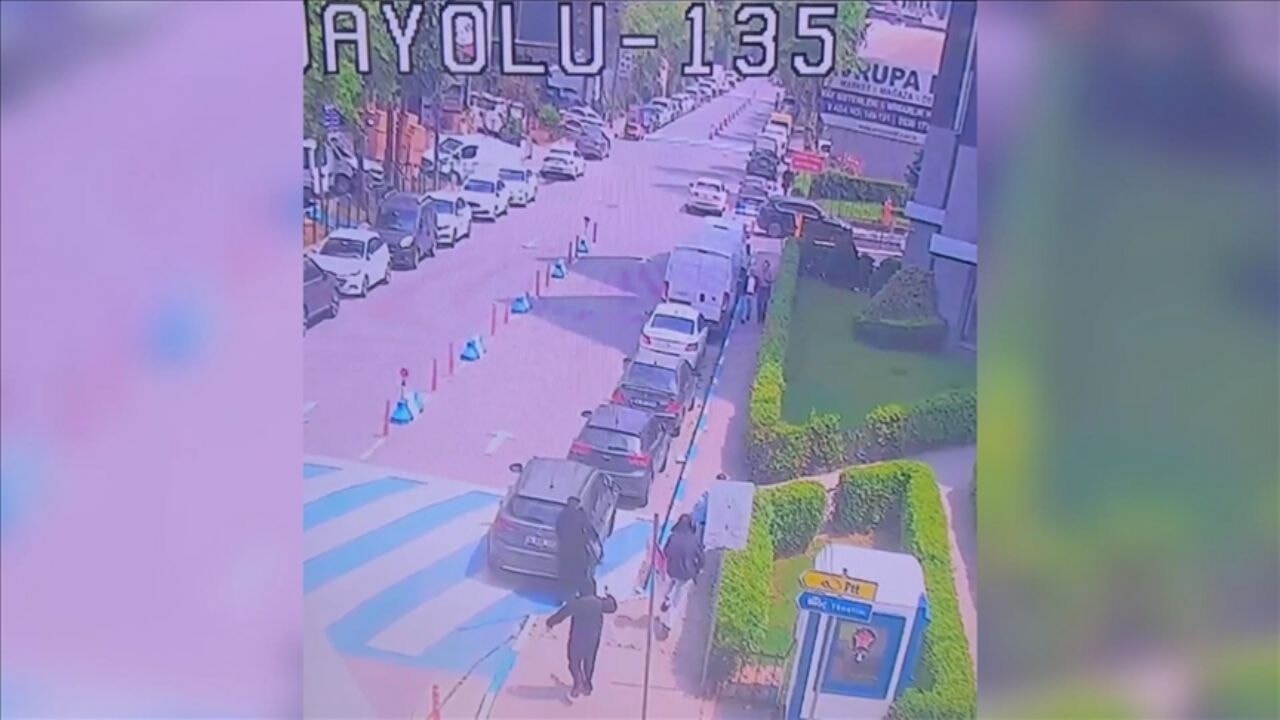 İstanbul Bağcılar'da şok silahlı gasp: 4 Milyon lira çalındı