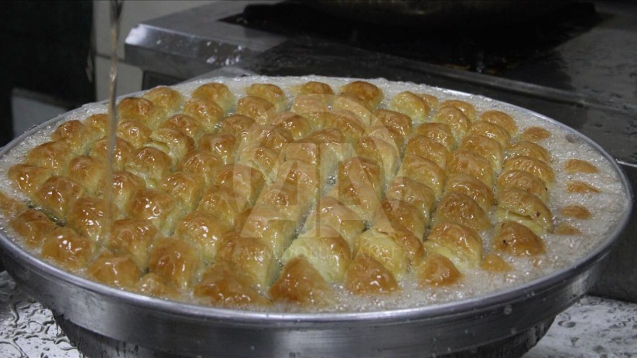 Bayram öncesi tatlı alarmı! Sipariş patladı: Gaziantep'te baklava yetişmiyor, üretim ikiye katlandı