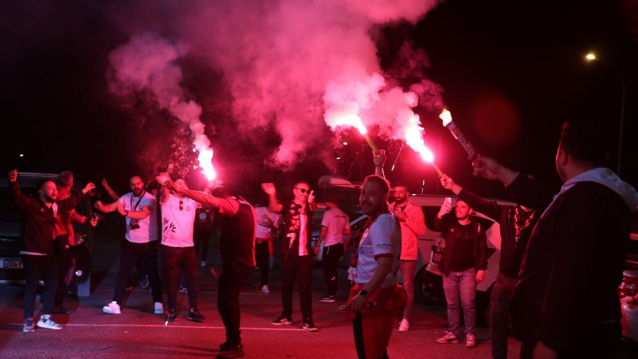 Karagümrük'ten tarihi zafer! 3-1'le Süper Lig'e yükseldi