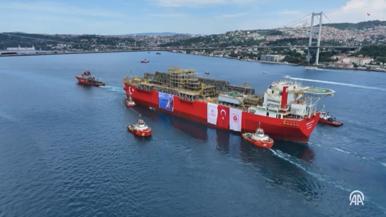 Osman Gazi Gemisi'nin İstanbul Boğazı'ndan geçişi hızlandırılmış çekim tekniği ile görüntülendi