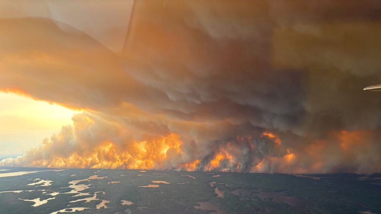 Kanada yanıyor! En büyük orman yangını ABD'ye yaklaştı