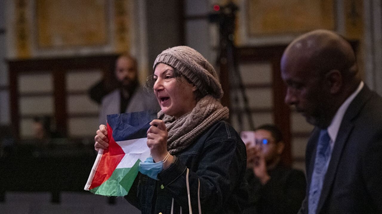 'Sen bir canavarsın, ellerinde hep Filistinlilerin kanı olacak'