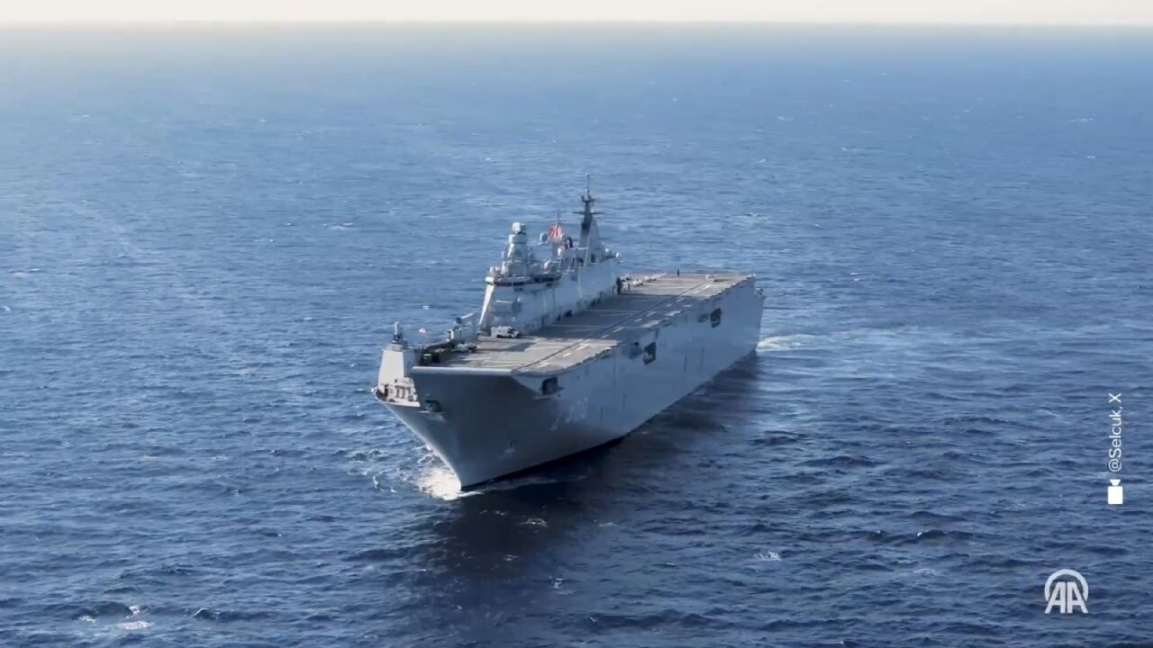 Baykar Yönetim Kurulu Başkanı Selçuk Bayraktar, TCG Anadolu'dan Bayraktar TB3'ün uçuş görüntülerini paylaştı