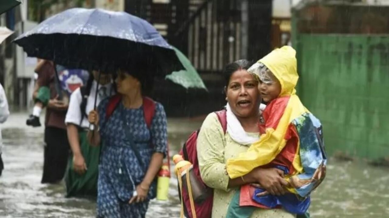 Hindistan'da şiddetli yağış: 2 günde 30 kişi yaşamını yitirdi