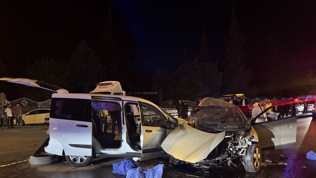 Gaziantep'te faciaya yol açan çarpışma! Çok sayıda ölü ve yaralı var