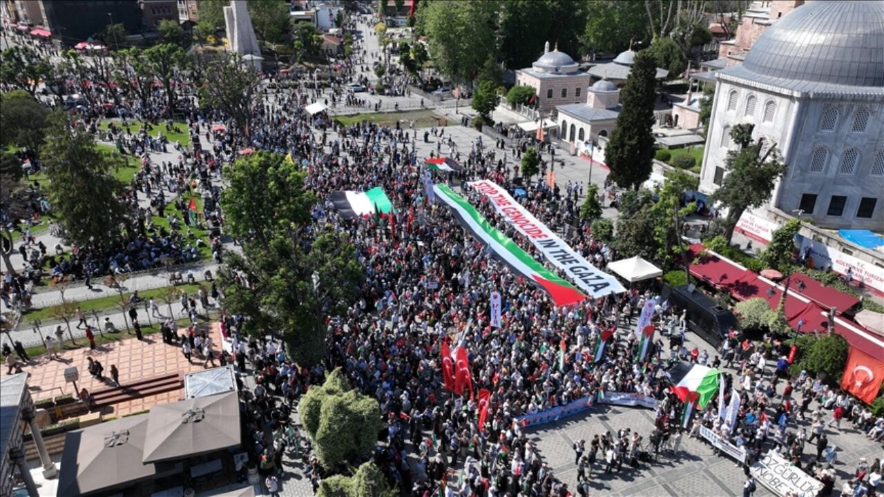 İstanbul'da 'Her adım Gazze ve Kudüs için' yürüyüşü düzenlendi