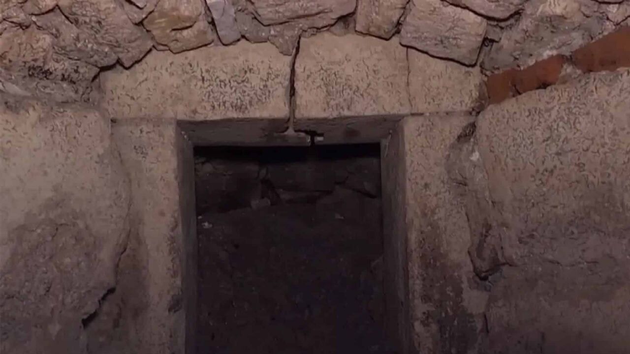 800 yıllık kalenin 300 yıldır kayıp olan odası bulundu