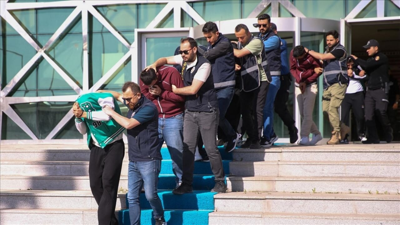 Sosyal medya operasyonu: 11 kişi tutuklandı